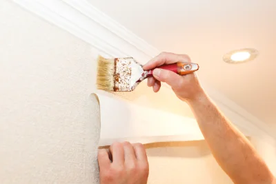 Pose de papier peint à Saurais — revêtements muraux et toiles de verre